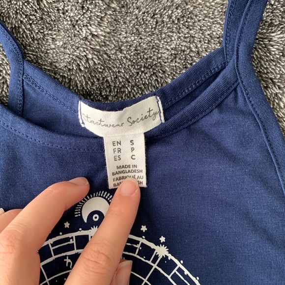 Crop Tops - Picture 2 of 4